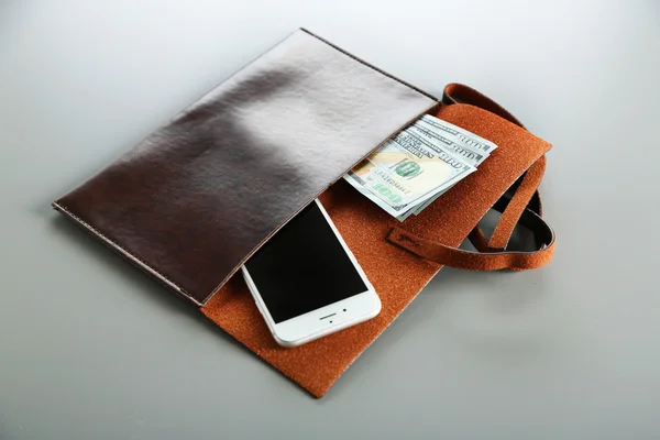 Mavi cüzdan para ile — Stok fotoğraf