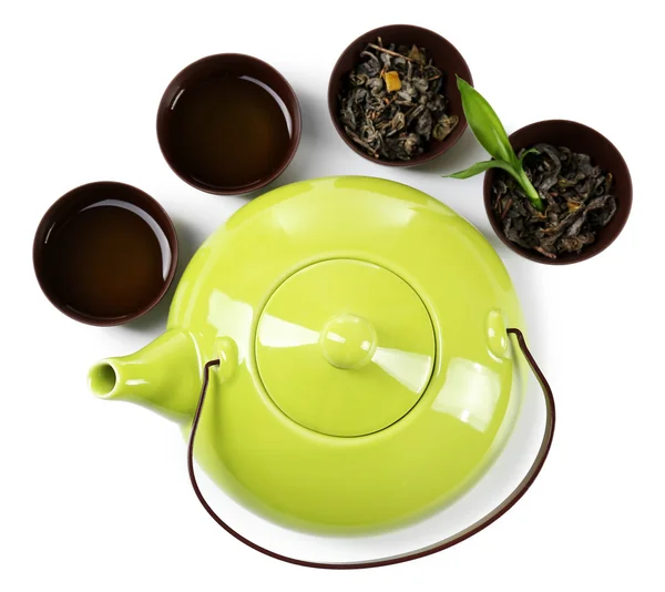Grüner Tee mit Utensilien, isoliert auf weiß — Stockfoto