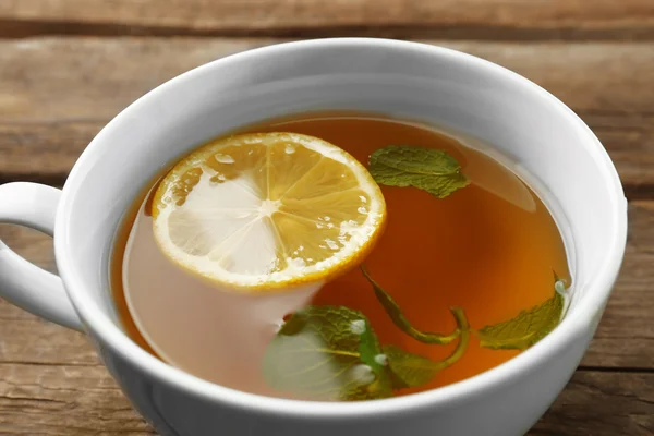 Cup of tea on wooden background — Stock Photo, Image