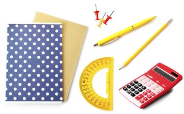 Parlak okul kırtasiye, üzerinde beyaz izole kümesi