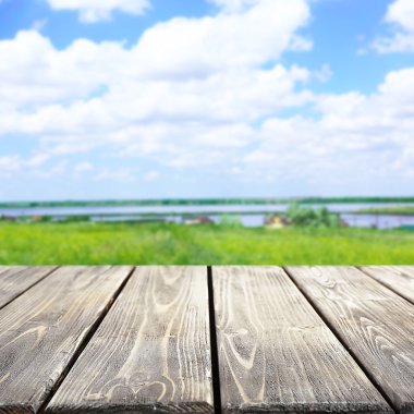 Bulanık niteliğine ahşap masa 