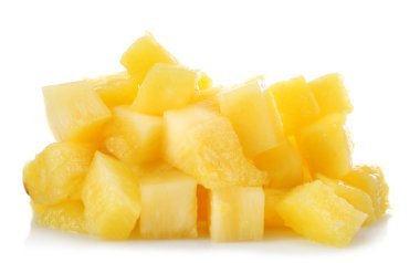 Taze ananas beyaz izole küpleri