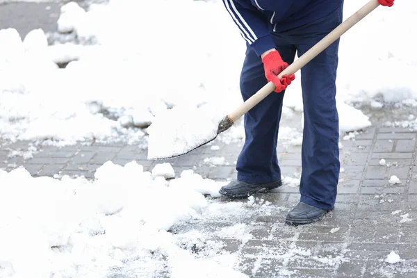 Człowiek Śniegu Łopatą Zewnątrz Sposób Jazdy Blizzard — Zdjęcie stockowe