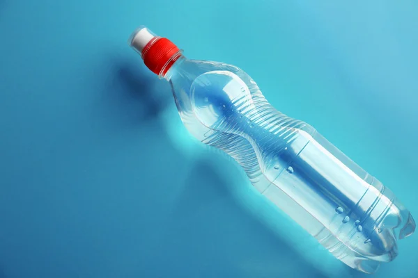 Bottled water on the blue background, top view — Stock Photo, Image