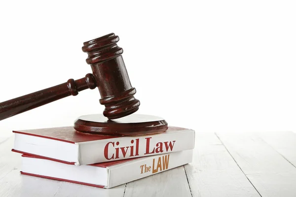 Gavel and books on  table — Stock Photo, Image