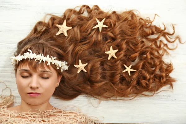 Жінка в морському стилі зачіска — стокове фото