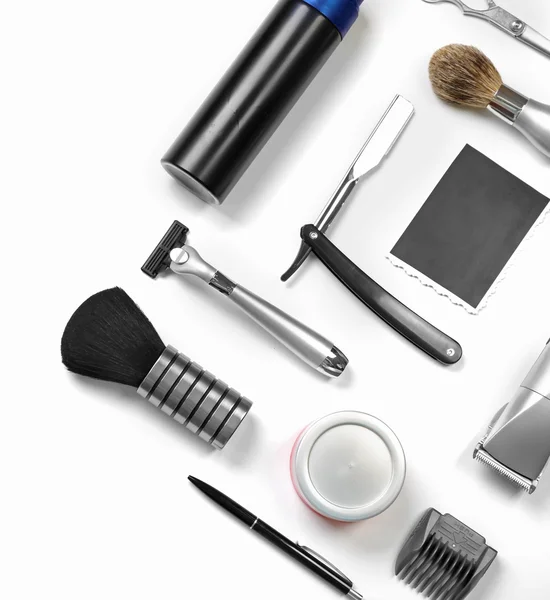 Foto preta, conjunto de barbear com equipamentos, ferramentas e cosméticos, isolado em branco — Fotografia de Stock