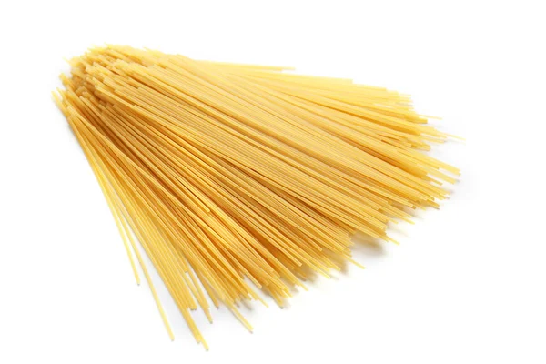 Spaghetti auf weißem Hintergrund, Nahaufnahme — Stockfoto