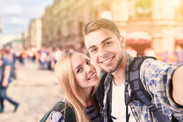 Junges Paar von Reisenden — Stockfoto