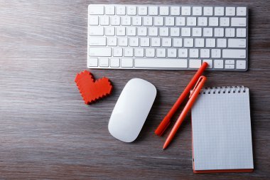 İşyeri Sevgililer kalp ile dekore edilmiştir. 