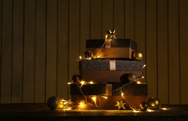 Cajas de regalo y decoración de Navidad —  Fotos de Stock