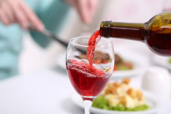 Cena con vino in ristorante — Foto Stock