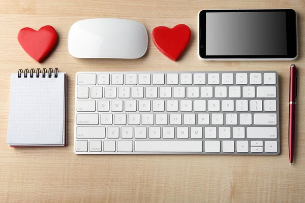Computer peripherals with red hearts — Stock Photo, Image