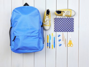 Sırt çantası ve okul malzemeleri