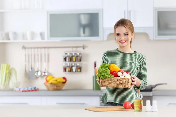 Young woman with basket of vegetables — Stock Photo, Image