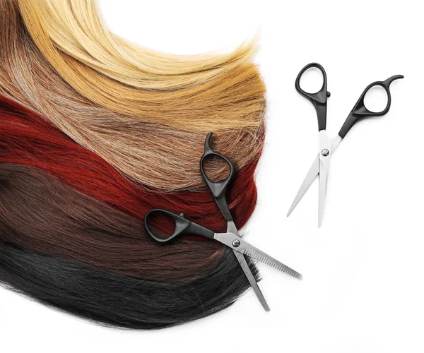 Forbici da parrucchiere con capelli — Foto Stock