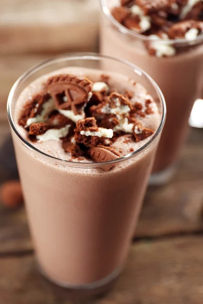 Glasses of chocolate milkshake on wooden table closeup — Stock Photo, Image