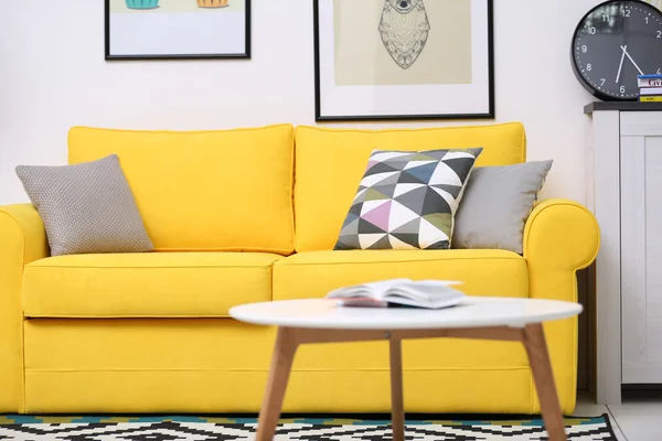 Yellow sofa against wall — Stock Photo, Image