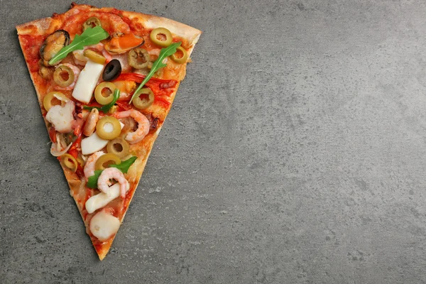 Pizza slice with seafood, red pepper and olives on grey background — Stock Photo, Image