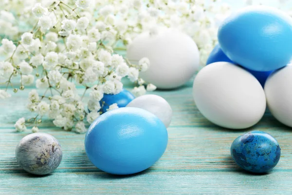 Uovo di Pasqua blu e bianco — Foto Stock