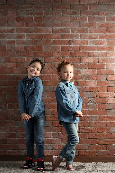 Due bambine alla moda — Foto Stock