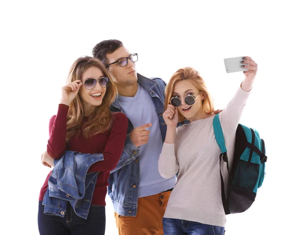 Giovani Che Scattano Selfie Con Cellulare Isolato Bianco — Foto Stock