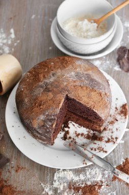 Ev yapımı çikolatalı pasta