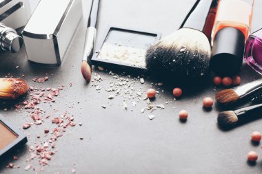 Dekoratif kozmetik ve aksesuarları 