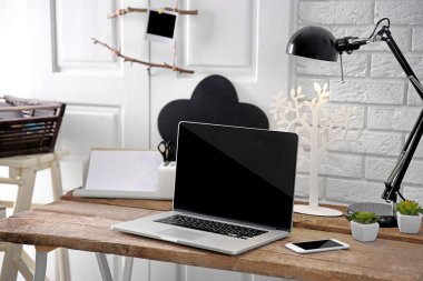 Modern tek renkli stil işyeri