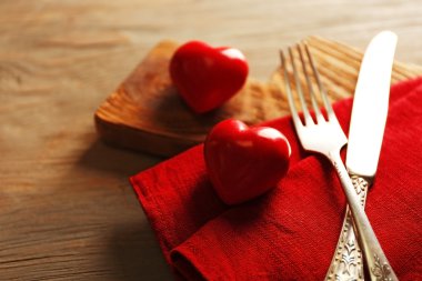 Çatal, bıçak, peçete bileşimi  