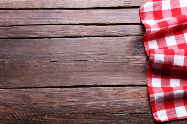 Damalı peçete ahşap üzerinde