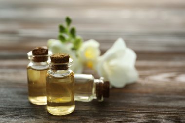 Güzel çiçek, aroma yağı ve mumlar