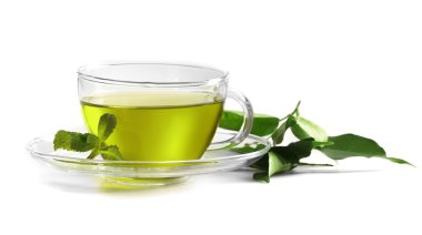 Çay ve çay yaprakları.