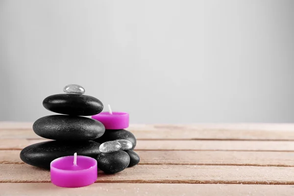 Spa stones with purple candles — Stock Photo, Image