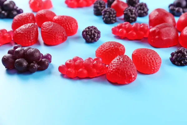 Cukierki owocowe na niebiesko — Zdjęcie stockowe