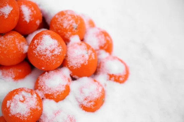 Heap of tangerines on snow — Stock Photo, Image