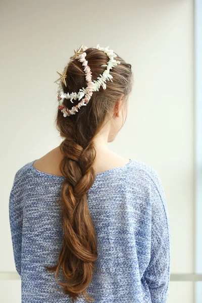 Mulher com penteado estilo mar — Fotografia de Stock