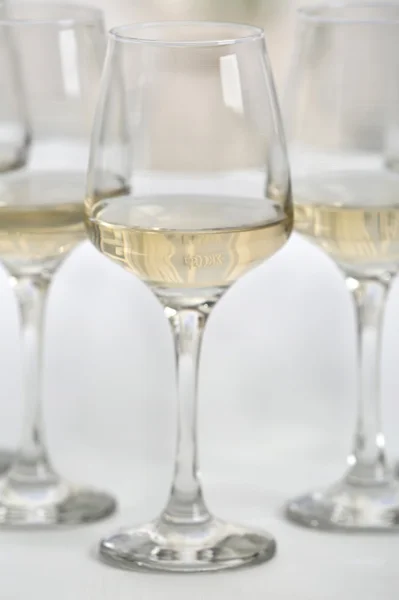 Copos de vinho branco — Fotografia de Stock