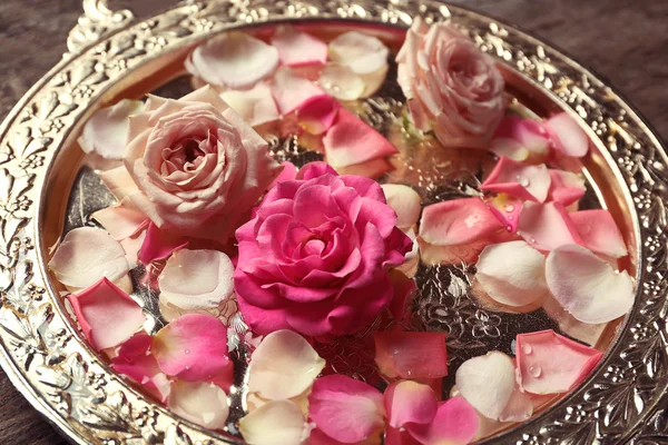 Pink and yellow rose petals in silver bowl — Stock Photo, Image