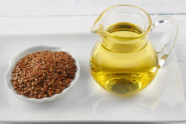 Flax seeds and oil — Stock Photo, Image