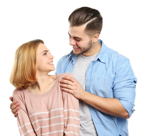 Junges verliebtes Paar umarmt — Stockfoto