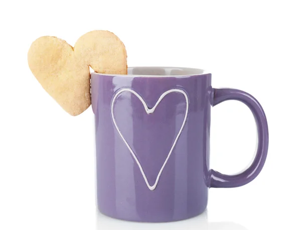 Galleta en forma de corazón en taza de café aislado en blanco —  Fotos de Stock