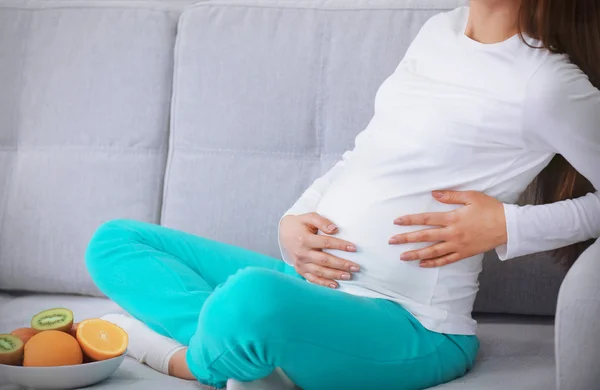 Söt gravid kvinna — Stockfoto