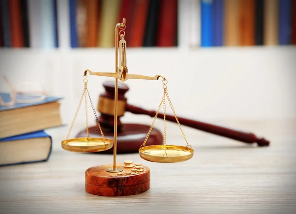 Justice scales with gavel and stack of books — Stock Photo, Image