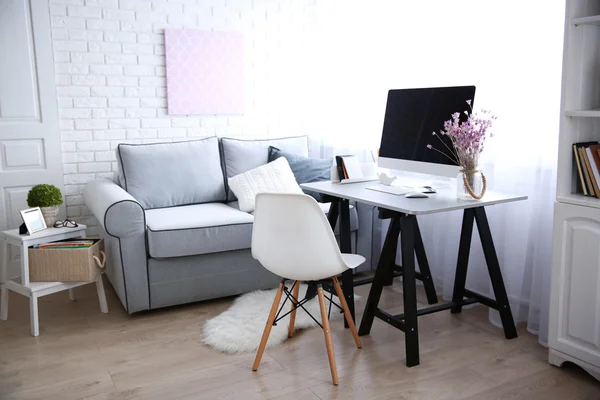 Modernes Interieur. Komfortabler Arbeitsplatz — Stockfoto