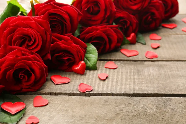 Schöne rote Rosen — Stockfoto