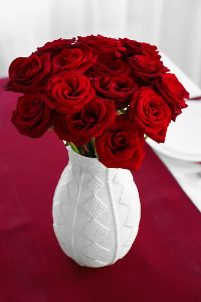 Vase with red roses — Stock Photo, Image