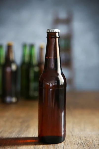 Bottiglia di birra in vetro marrone — Foto Stock