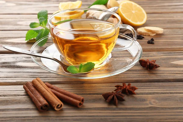 Cup of tea with ginger and cinnamon — Stock Photo, Image