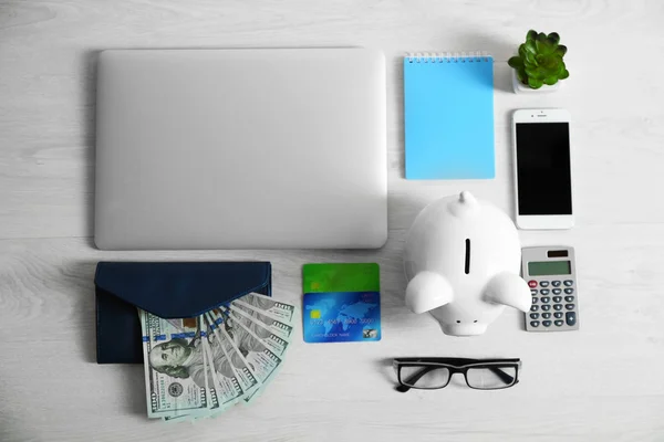 Piggy bank with laptop — Stock Photo, Image